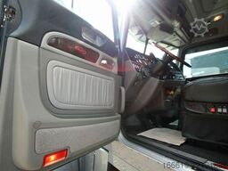 PETERBILT 389