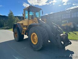 Volvo L110E Wheel Loader w/ Bucket