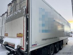 Schmitz Cargobull closed semi-trailer w/ Carrier aggregate and lift