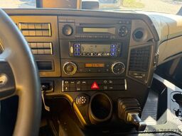 MERCEDES-BENZ 2540 LL 6x2/4 Kühlkoffer 8.2m LBW 2,5t  Carrier