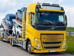 VOLVO FH mit Anhänger für 6 PKW