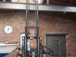 HYUNDAI 18BT-9U UVV Neu 4,25m Hubh 1680kg Ladegerät