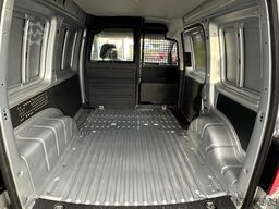 VOLKSWAGEN Caddy 1.6 TDI Klima Navi 8Räder Trennwand klappb