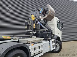Volvo FMX 460 8x4*4 / HMF Z KRAAN + HYVA LIFT