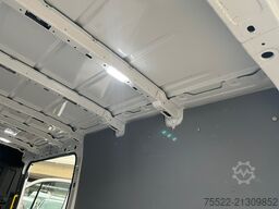 VW Crafter 35 Kasten 4x4 L2H1 - Navi