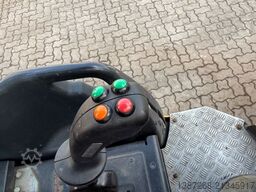 BOMAG BW100AD-5 mit Streuer / 2017 BJ / KAG