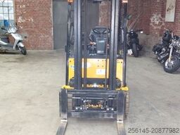 HYUNDAI 18BT-9U UVV 4,25m Hubh 1680kg Ladegerät