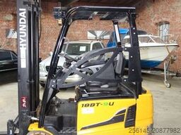 HYUNDAI 18BT-9U UVV 4,25m Hubh 1680kg Ladegerät