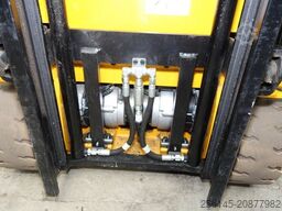 HYUNDAI 18BT-9U UVV 4,25m Hubh 1680kg Ladegerät