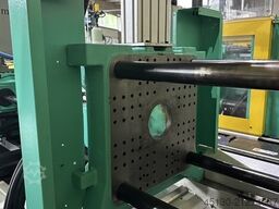 Arburg 320A 500-170 mit dem Angußpicker