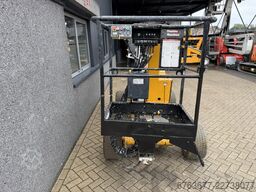NIFTYLIFT HR12 NE Knikarmhoogwerker 4x2 Elektrisch 2011 12M werkhoogte
