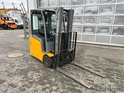 Jungheinrich EFG 215 / Triplex 4.25m / 1.851h / Batterie 2023