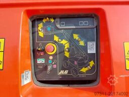 JLG 860SJ