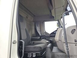 DAF LF 210 14T TAILLIFT
