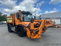 UNIMOG U 423 / Mähausstattung Dücker / Salzstreuer