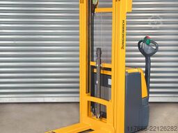 Jungheinrich EJC 212 - Triplex 4.3m - 1.025 Std. - Batterie Neu
