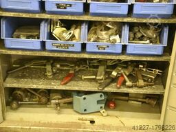 Niederberger mit Ersatzteilen für Werkzeugbau