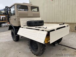 Mercedes-Benz Unimog 407