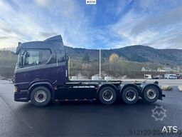 Scania R580 Tridem Hooklift w/ Crane hydraulics. Freshly