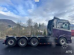 Scania R580 Tridem Hooklift w/ Crane hydraulics. Freshly