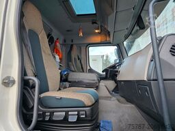 VOLVO FE 320 6x2/4 Abroller mit Cont. + Kran HMF 1820