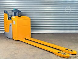 Jungheinrich ERE 225 - 2400mm Gabeln - Service Neu