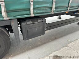 SCHMITZ CARGOBULL SCB*S3T MegaTrailer Curtainsider Edscha