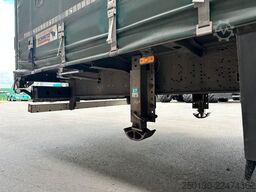 SCHMITZ CARGOBULL SCB*S3T MegaTrailer Curtainsider Edscha
