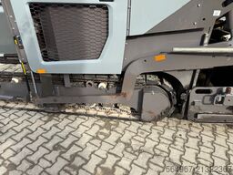 Volvo P6820 Asphaltfertiger mit Verbreiterunge