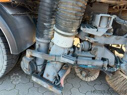 SCANIA P94 GB 4x2 NA 230 Kehrmaschine