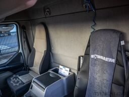 RENAULT MIDLUM 240(12t) DXI+E5+HAYON