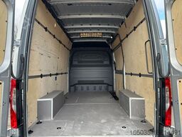 MERCEDES-BENZ Sprinter III Kasten L2H2 RWD 317CDI
