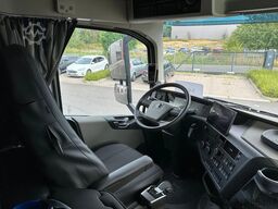 Volvo FH 500 8x4 Pritsche mit Fassi F905R.2.7 + JIB