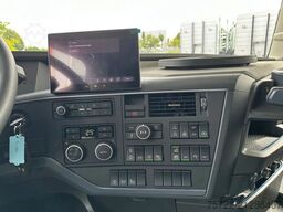 Volvo FH 500 8x4 Pritsche mit Fassi F905R.2.7 + JIB