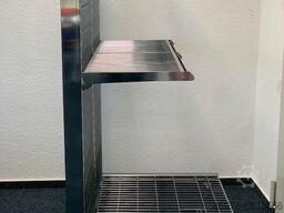 Höhe: 1.587 mm/ Tiefe: 855 mm/ Breite: 1.310 mm/ inkl. Feststellrollen