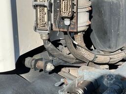 DAF CF 250 VDL-Abrollkipper mit Planenaufbau u. LBW