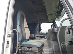 VOLVO FM 330 19T GLOBE LIFT