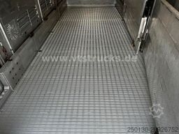 DAF CF 320 4x2 EU6c FINKL 2.Stock Viehtransporter