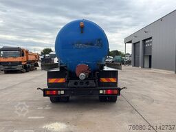 MAN 18.232 (MANUAL PUMP / POMPE MANUELLE / 11.000L)