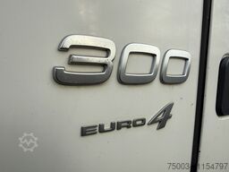 Volvo FM300 6X2*4 Maschinentransporter Kran Hiab 322