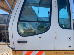 Liebherr R906 LC Litronic with two buckets