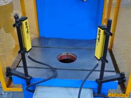 Metal Technics Polska PRASA HYDRAULICZNA TYPU C HPW 50 50 TON