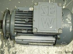 SEW-EURODRIVE SAF52 DT80K-4