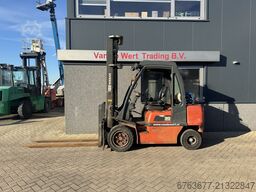 NISSAN UGD02A30PQ Triplo 600 Freelift / Sideshift LPG 2002