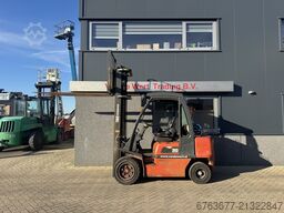 NISSAN UGD02A30PQ Triplo 600 Freelift / Sideshift LPG 2002