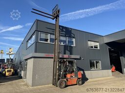 NISSAN UGD02A30PQ Triplo 600 Freelift / Sideshift LPG 2002