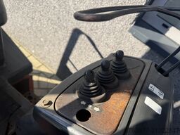 NISSAN UGD02A30PQ Triplo 600 Freelift / Sideshift LPG 2002