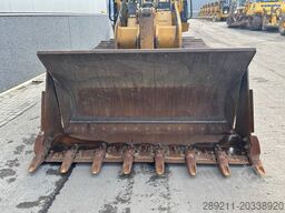 CAT 953 D