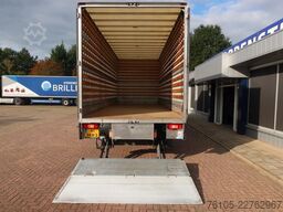 Volvo FM 330 Bakwagen + DHollandia 1500 kg