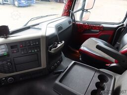 Volvo FM 330 Bakwagen + DHollandia 1500 kg